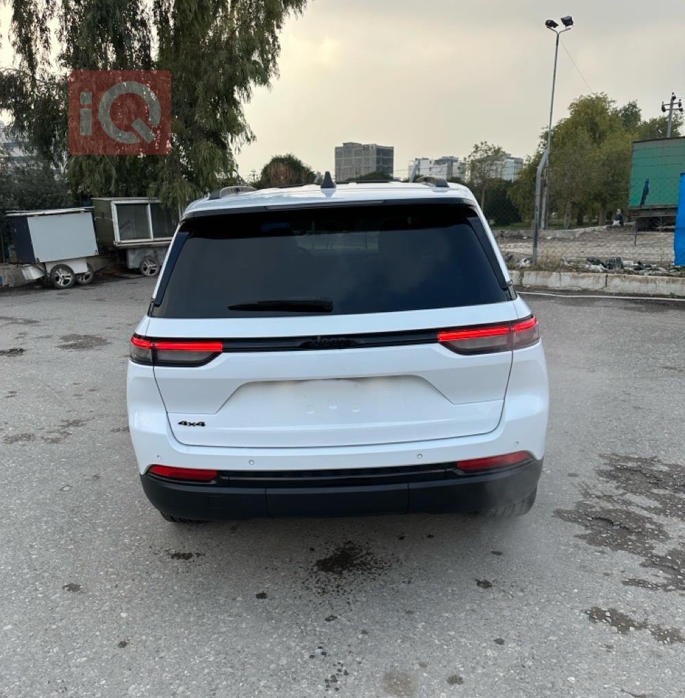 جیپ گراند شیرۆکی